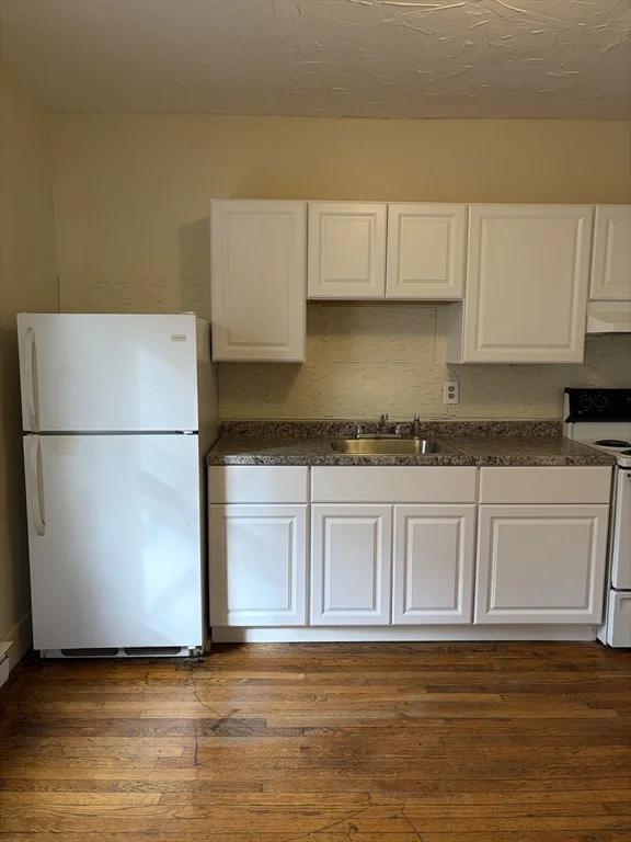 1 bed, 1 bath apartment for rent at 90 Bacon Steet Unit 3, Waltham