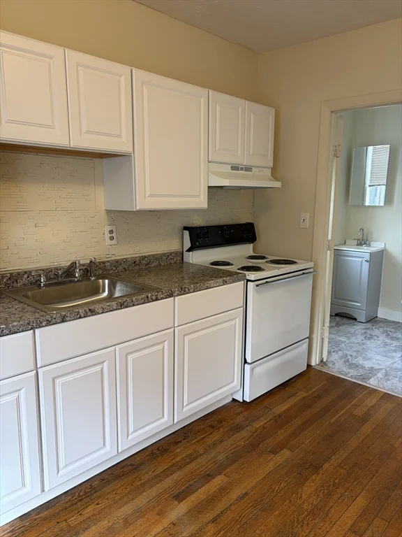 1 bed, 1 bath apartment for rent at 90 Bacon Steet Unit 3, Waltham — photo 2 of 11