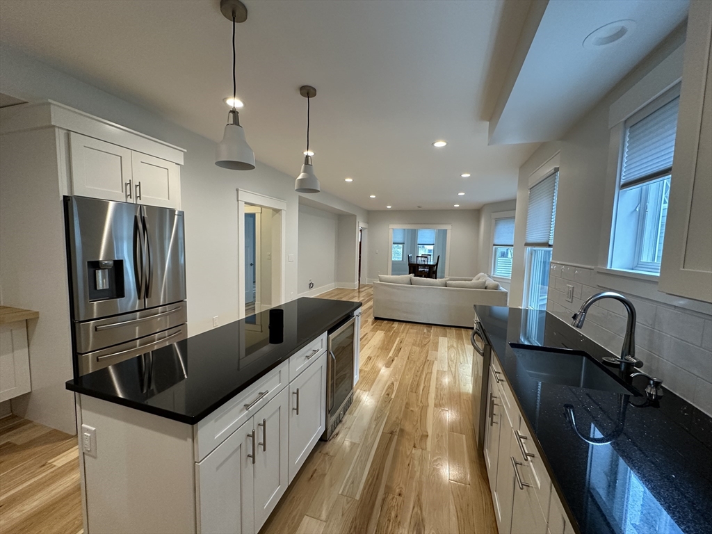 4 bed, 3 bath apartment for rent at 90 Bartlett St Unit 1, Winter Hill — photo 9 of 23