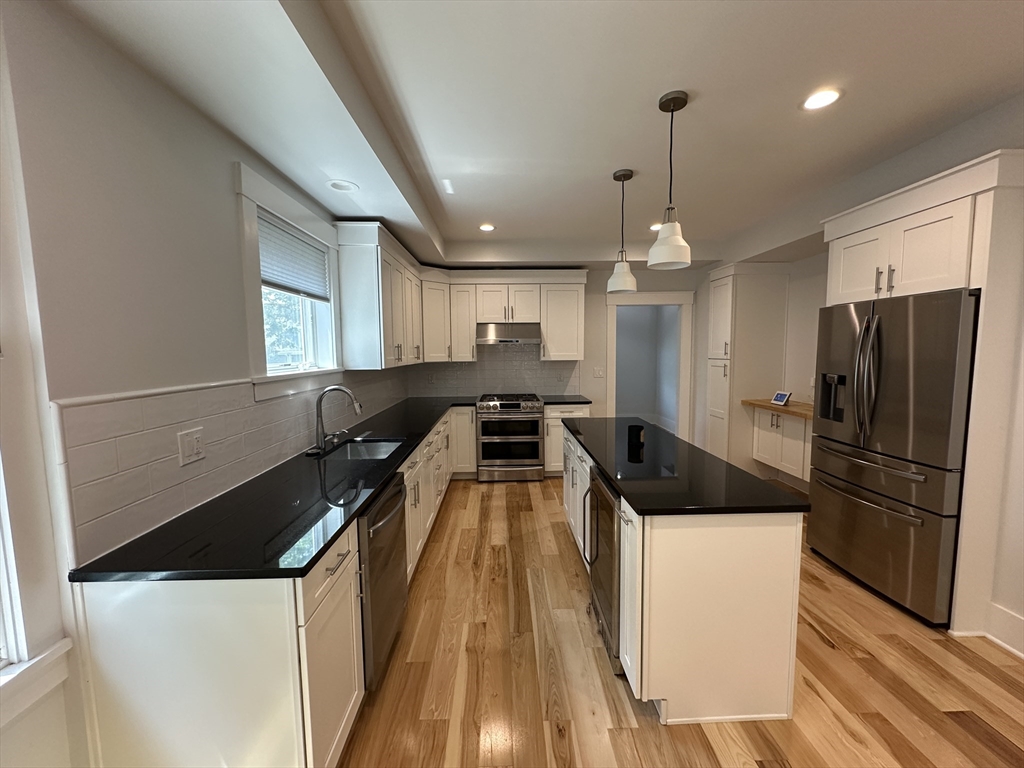 4 bed, 3 bath apartment for rent at 90 Bartlett St Unit 1, Winter Hill — photo 4 of 23