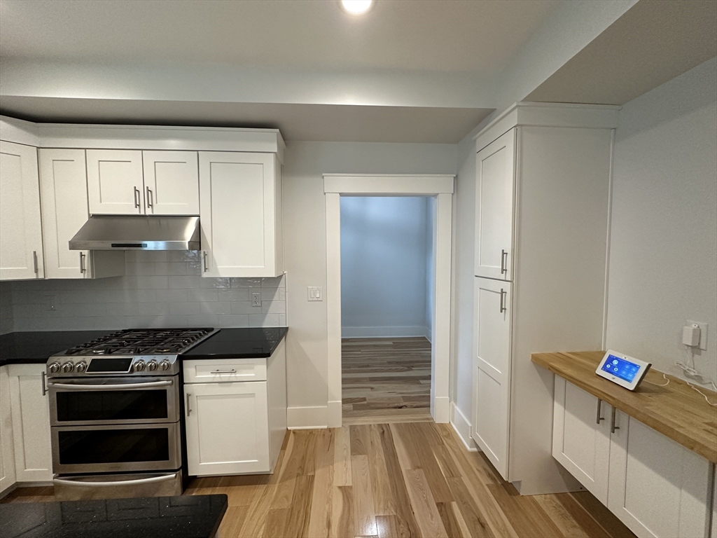 4 bed, 3 bath apartment for rent at 90 Bartlett St Unit 1, Winter Hill — photo 7 of 23