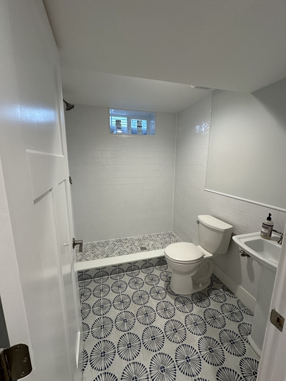 4 bed, 3 bath apartment for rent at 90 Bartlett St Unit 1, Winter Hill — photo 18 of 23