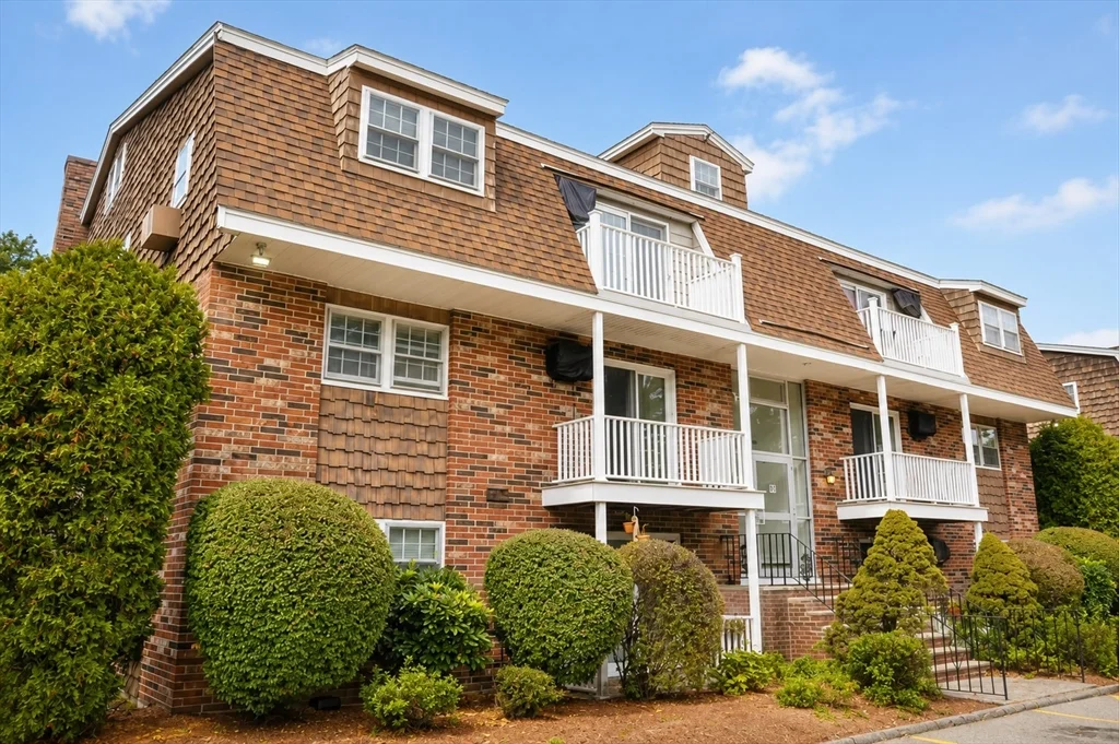 2 bed, 1 bath apartment for rent at 90 Beacon St Unit 8, Lawrence