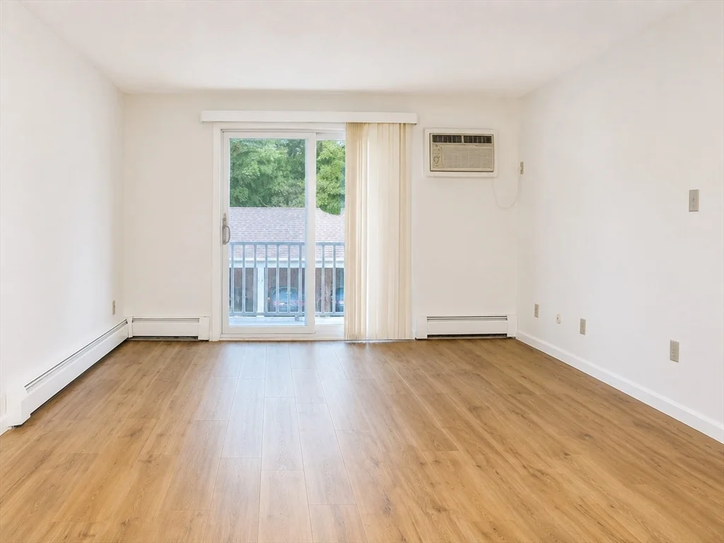 2 bed, 1 bath apartment for rent at 90 Beacon St Unit 8, Lawrence — photo 6 of 7