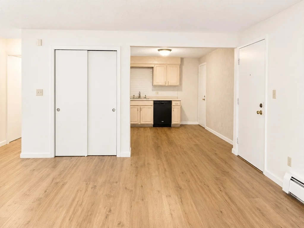 2 bed, 1 bath apartment for rent at 90 Beacon St Unit 8, Lawrence — photo 4 of 7