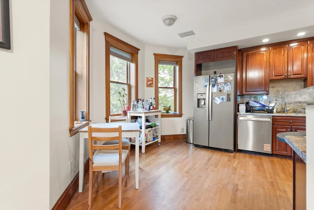 3 bed, 2 bath apartment for rent at 90 Browne St Unit 3, Coolidge Corner — photo 4 of 18