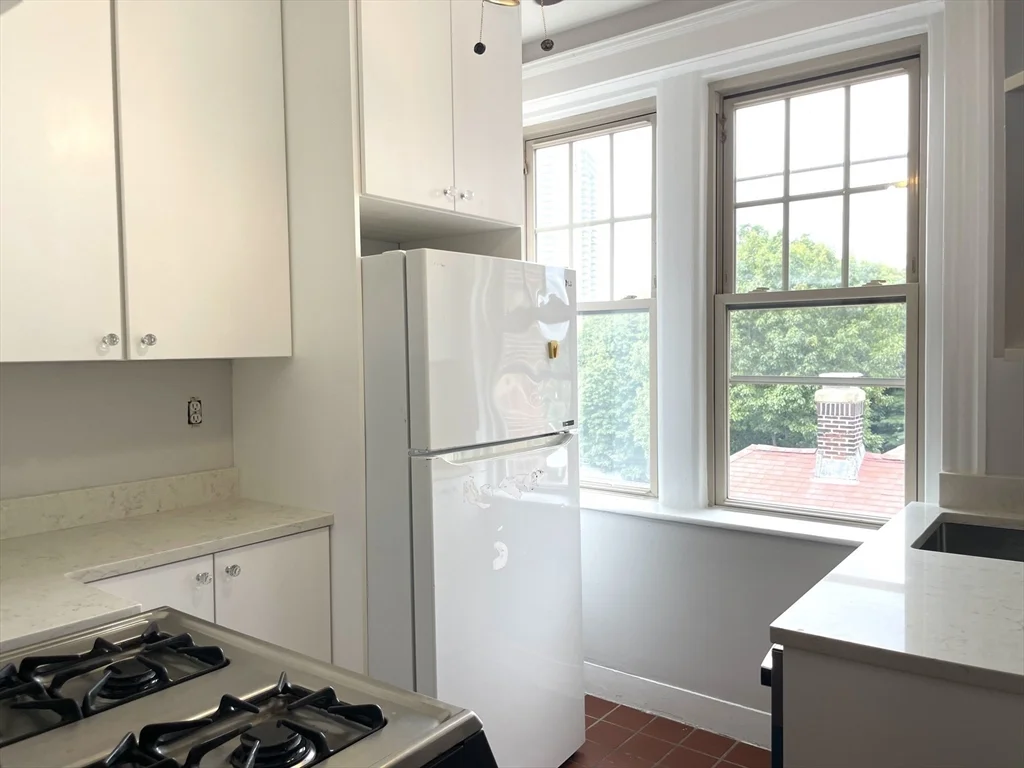 2 bed, 1 bath apartment for rent at 90 Bynner St Unit 12, Jamaica Plain — photo 4 of 18