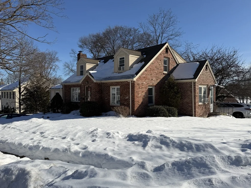 5 bed, 3 bath apartment for rent at 90 Cabot St, Cedarwood — photo 1 of 11