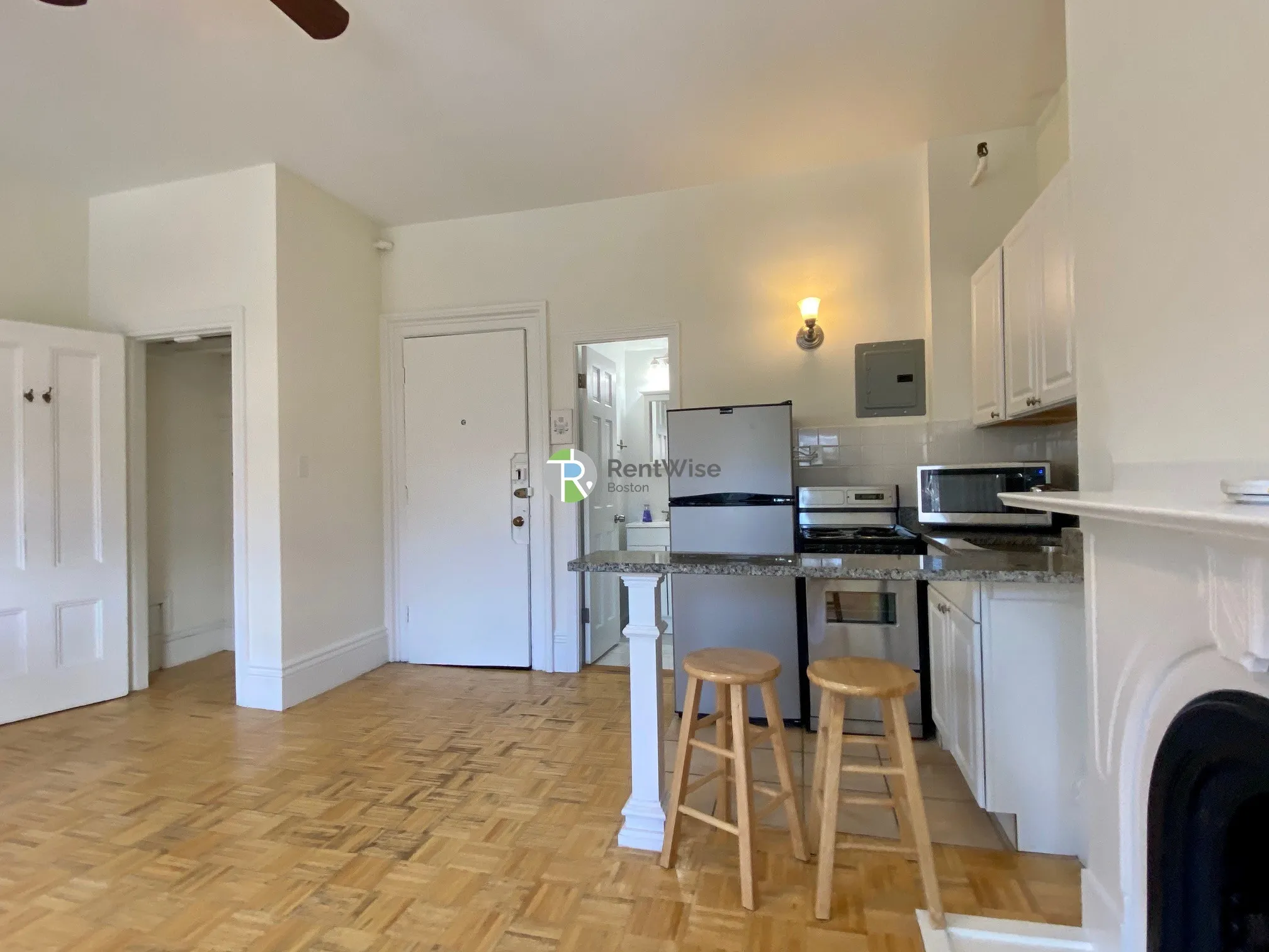 Studio bed, 1 bath apartment for rent at 90 Charles St Unit 32-1, Beacon Hill — photo 4 of 16