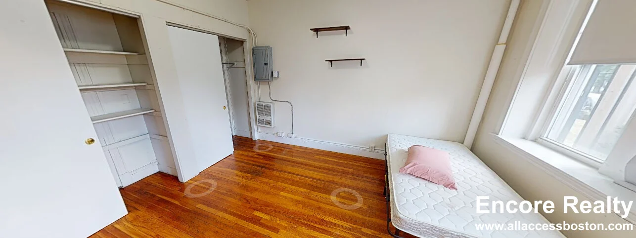 Studio bed, 1 bath apartment for rent at 90 Chiswick Rd Unit 1, Brighton — photo 3 of 4
