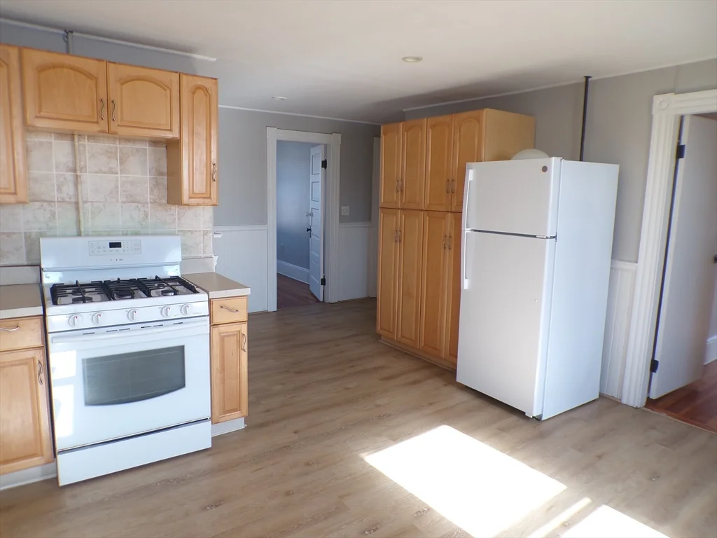 3 bed, 1 bath apartment for rent at 90 Congress Unit 4F, Salem