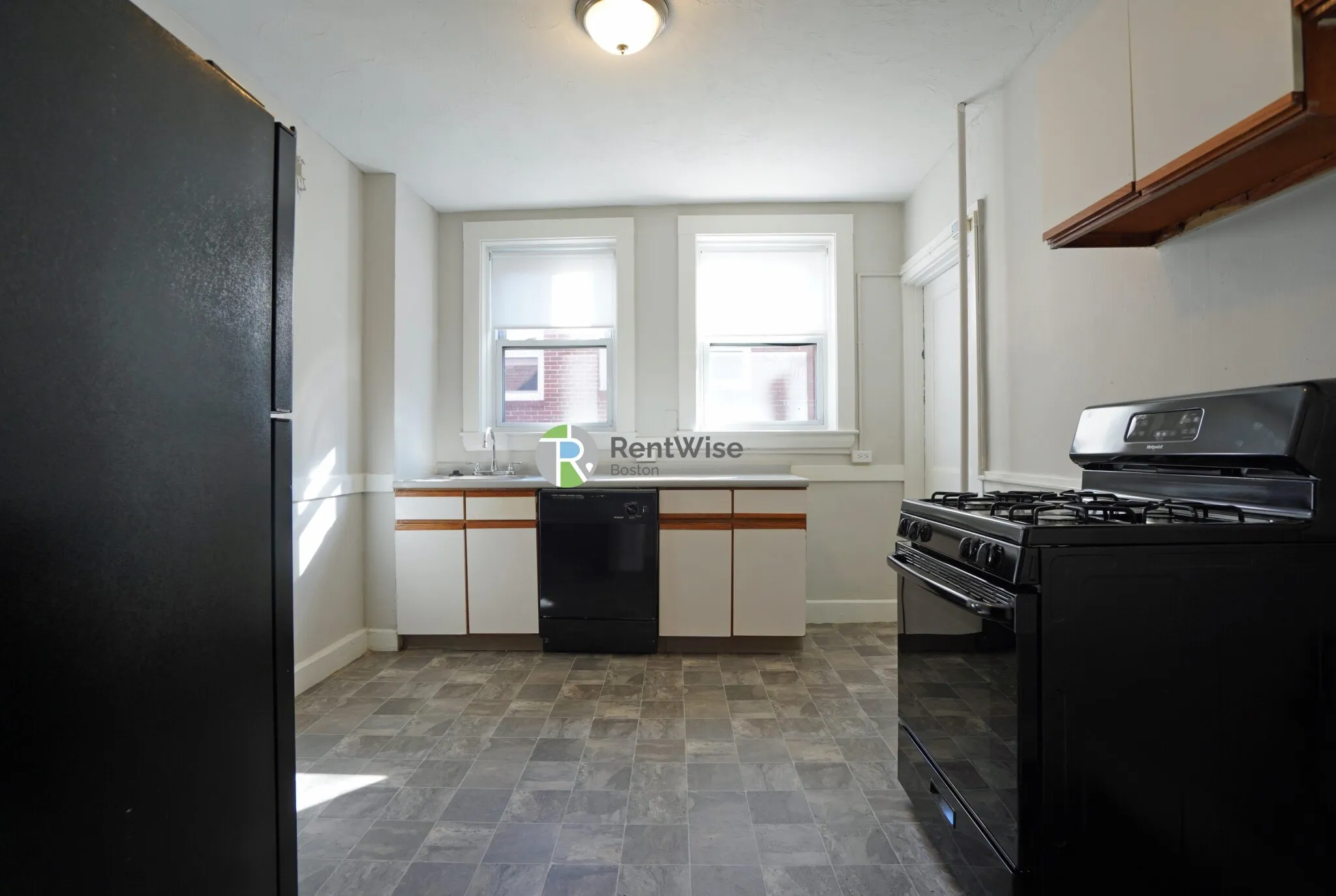 4 bed, 1 bath apartment for rent at 90 Cypress St Unit 3, Emerson Gardens — photo 9 of 23