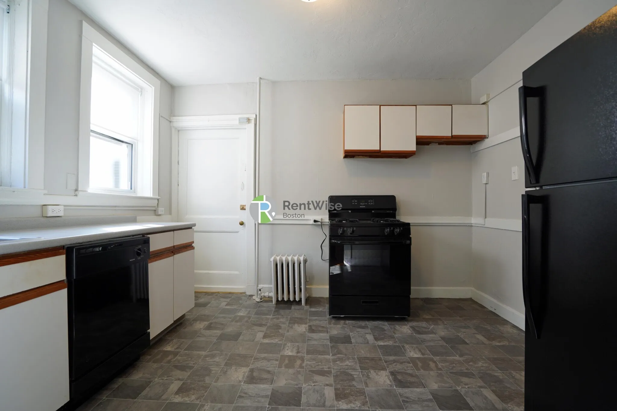 4 bed, 1 bath apartment for rent at 90 Cypress St Unit 3, Emerson Gardens — photo 2 of 23