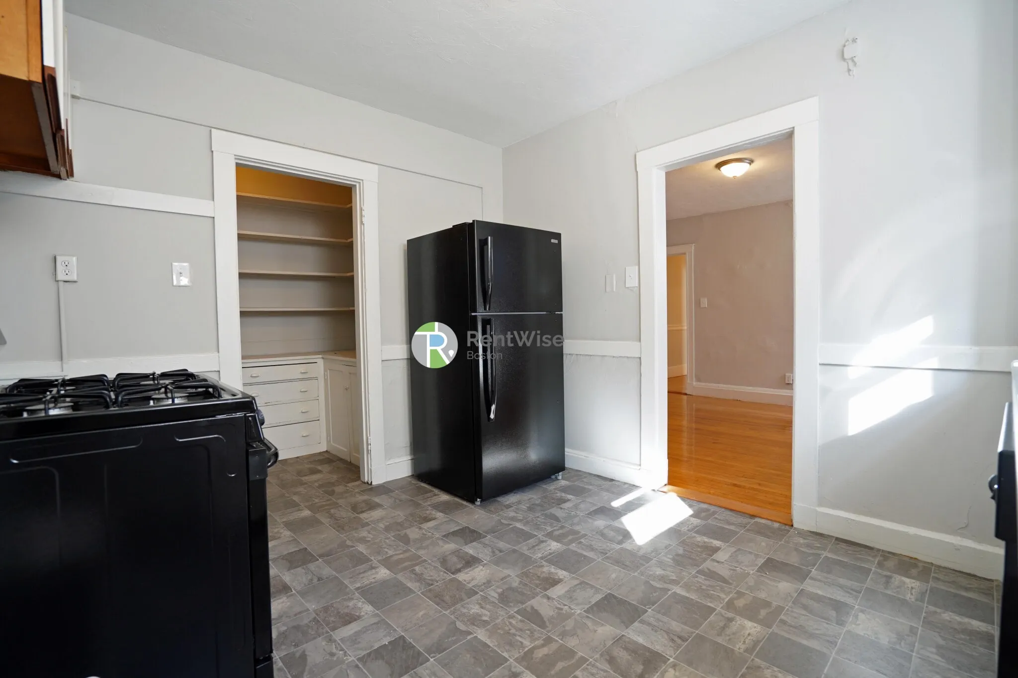 4 bed, 1 bath apartment for rent at 90 Cypress St Unit 3, Emerson Gardens — photo 8 of 23