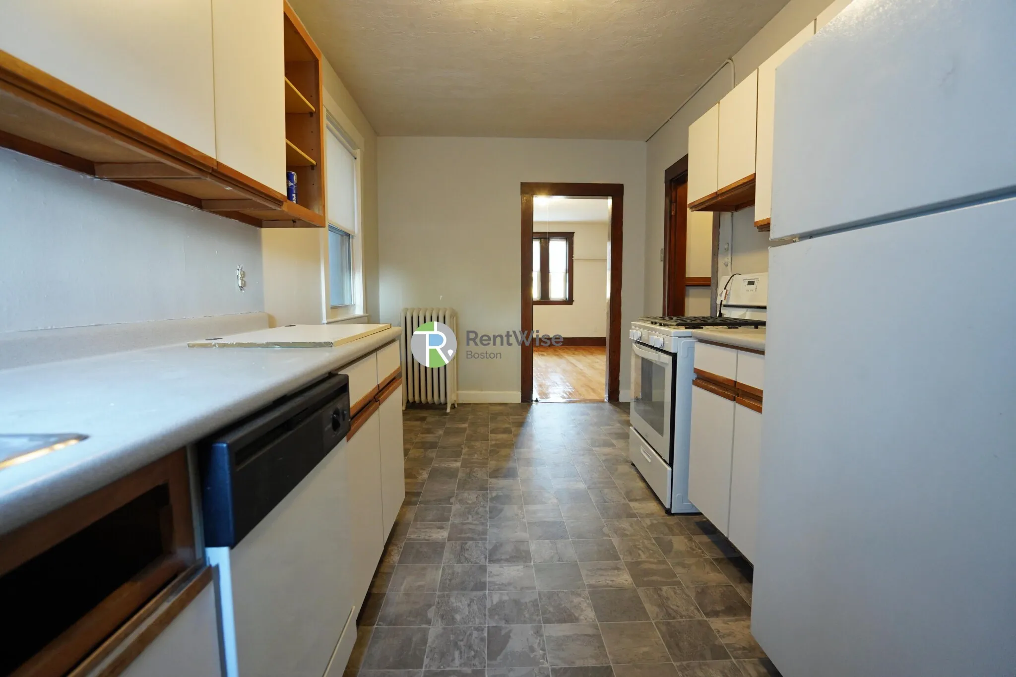 4 bed, 1 bath apartment for rent at 90 Cypress St Unit 6-1, Emerson Gardens — photo 3 of 22