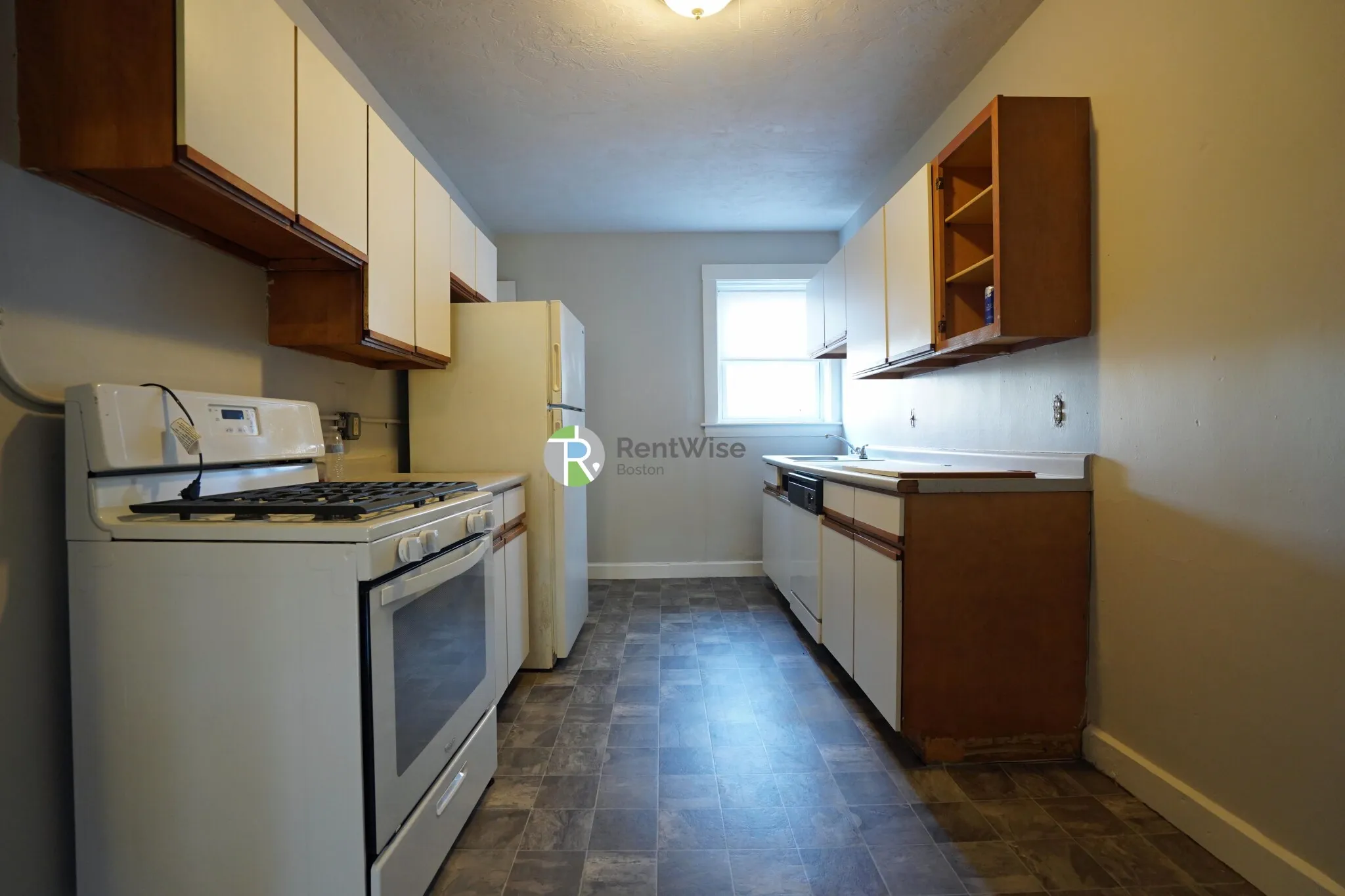 4 bed, 1 bath apartment for rent at 90 Cypress St Unit 6-1, Emerson Gardens — photo 4 of 22