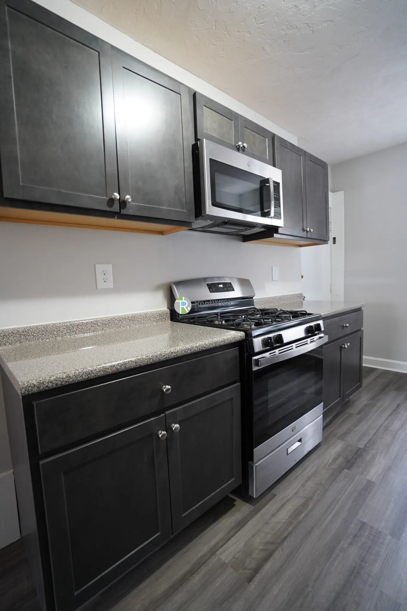 4 bed, 2 bath apartment for rent at 90 Cypress St Unit 6, Emerson Gardens — photo 4 of 18