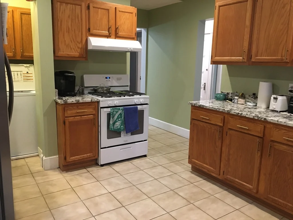 2 bed, 1 bath apartment for rent at 90 Dexter Ave Unit 2, Watertown — photo 5 of 12
