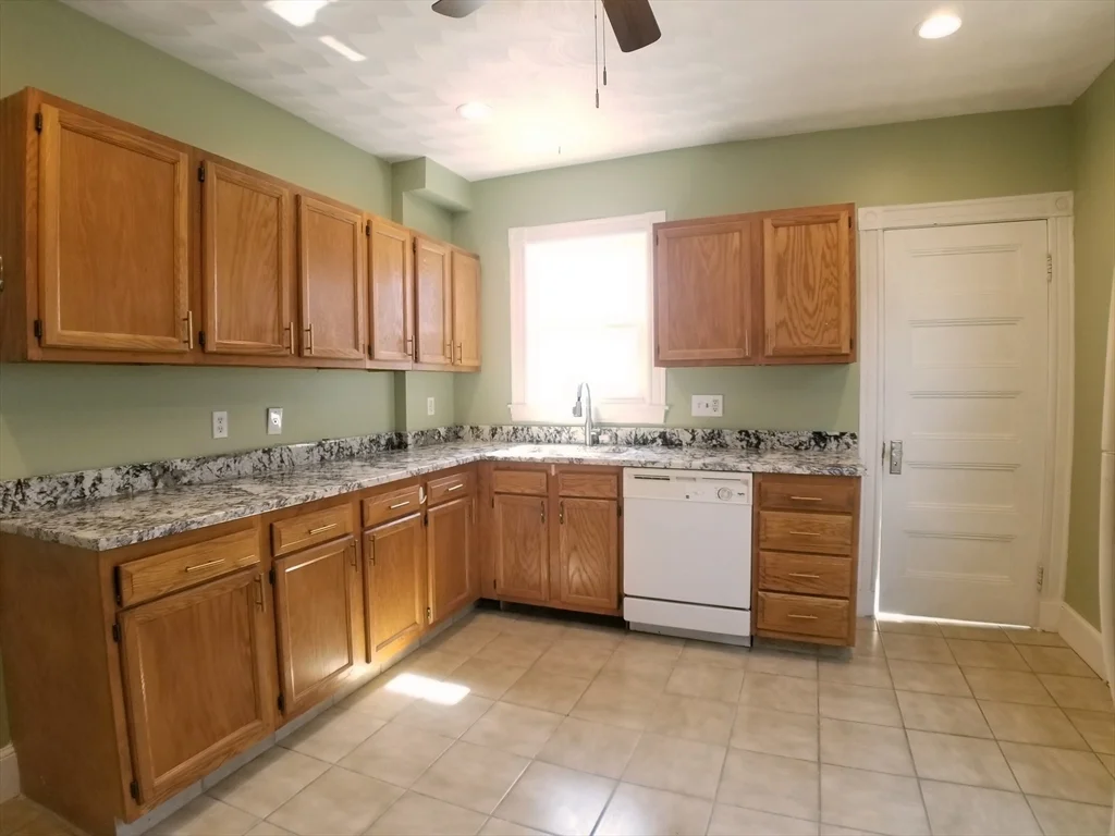 2 bed, 1 bath apartment for rent at 90 Dexter Ave Unit 2, Watertown — photo 11 of 12