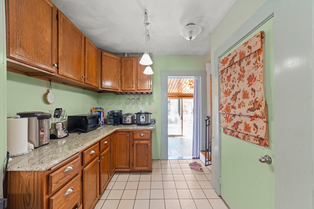 3 bed, 2 bath apartment for rent at 90 Florence St Unit 2, Everett — photo 6 of 18