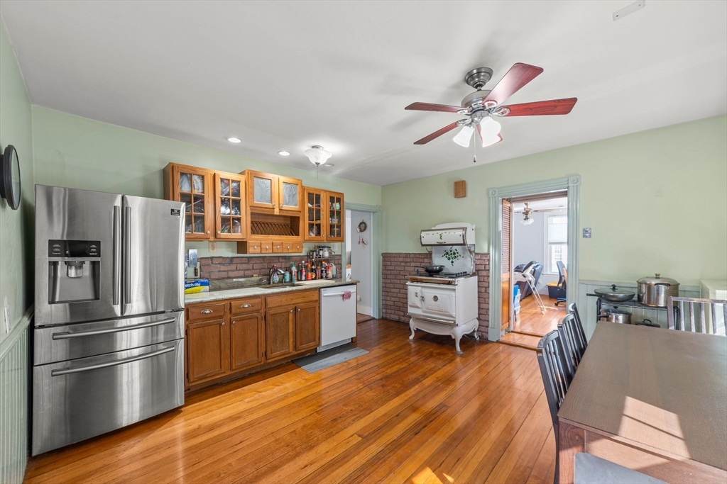 3 bed, 2 bath apartment for rent at 90 Florence St Unit 2, Everett — photo 3 of 18
