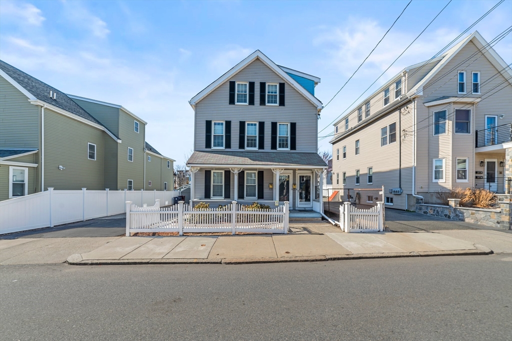 3 bed, 2 bath apartment for rent at 90 Florence St Unit 2, Everett — photo 1 of 18