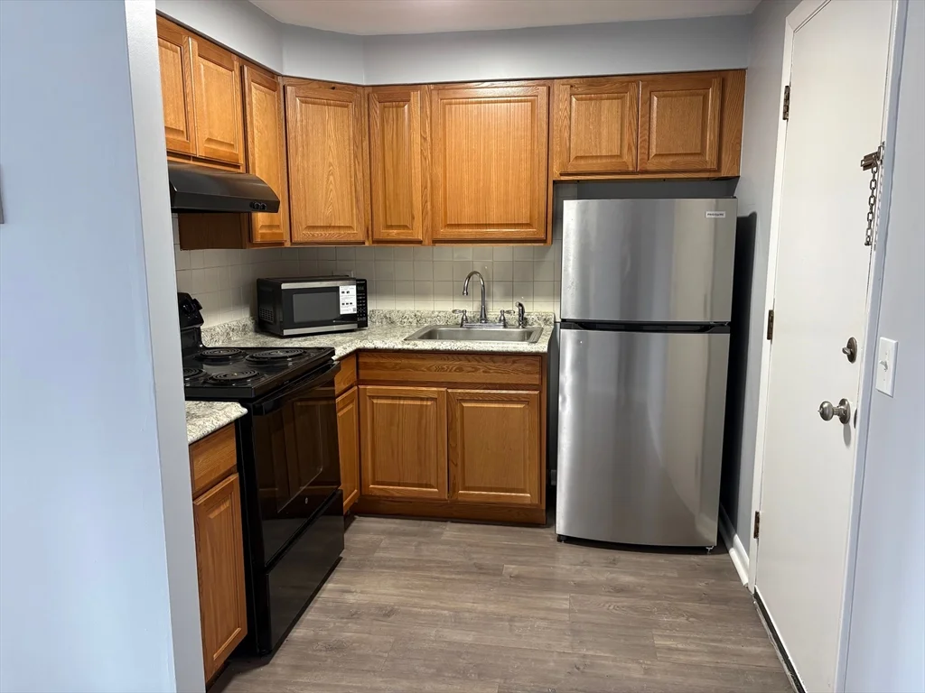 1 bed, 1 bath apartment for rent at 90 Ford St Unit 19, Lynn — photo 1 of 8