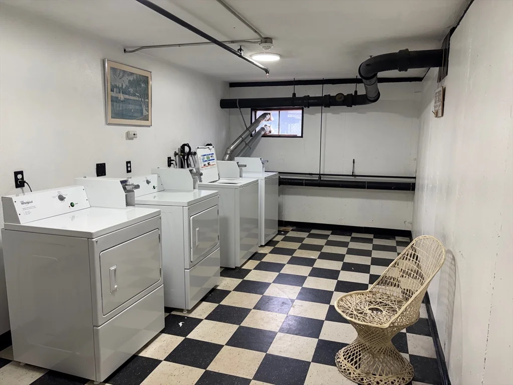 1 bed, 1 bath apartment for rent at 90 Ford St Unit 19, Lynn — photo 6 of 8