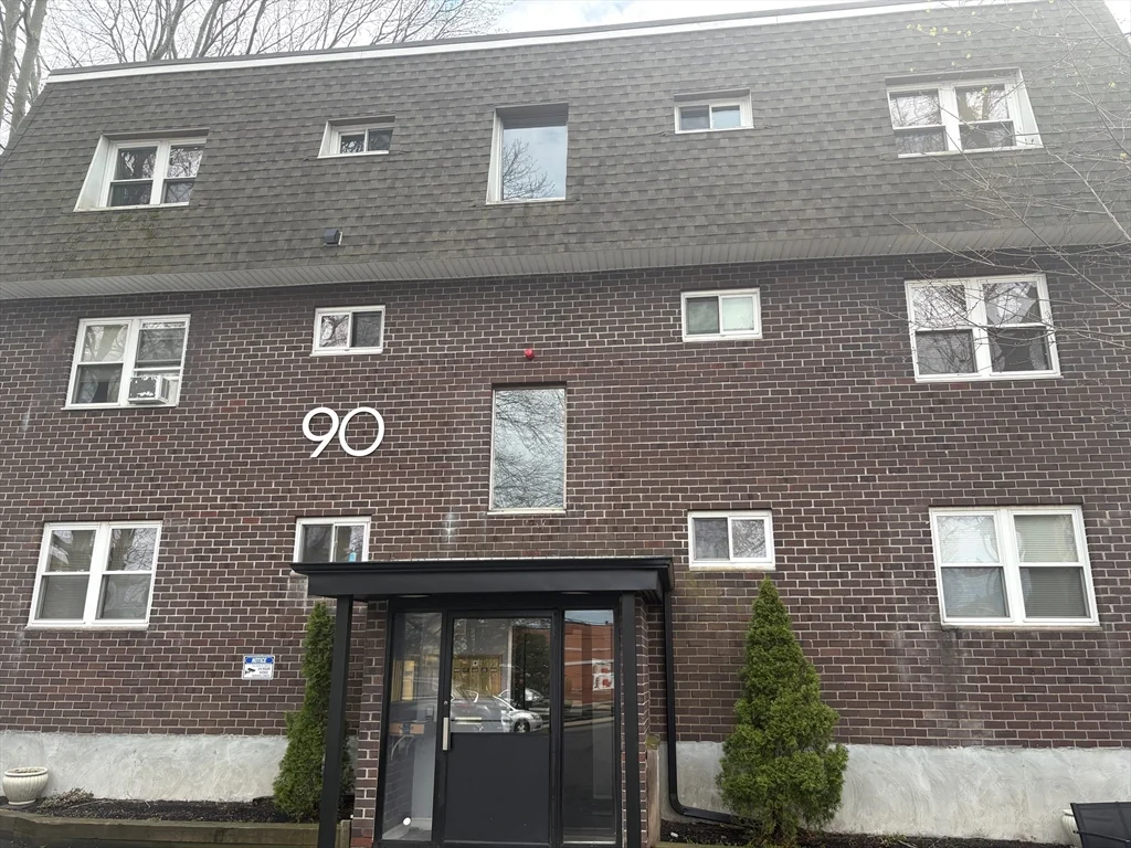 1 bed, 1 bath apartment for rent at 90 Ford St Unit 19, Lynn — photo 7 of 8