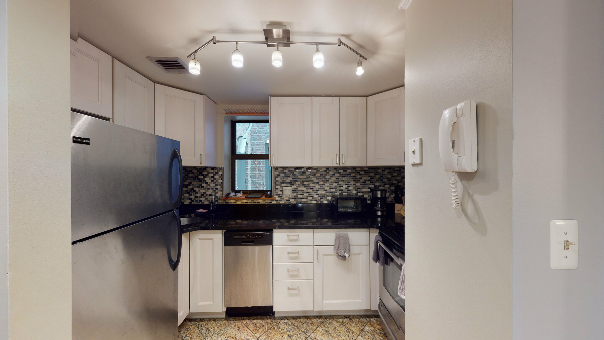 1 bed, 1 bath apartment for rent at 90 Gainsborough St Unit 006E, Fenway — photo 3 of 8