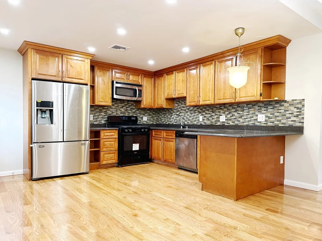 3 bed, 2 bath apartment for rent at 90 George St Unit 90, Roxbury — photo 1 of 18
