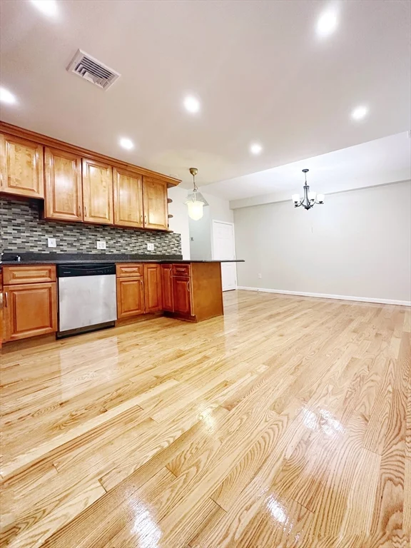 3 bed, 2 bath apartment for rent at 90 George St Unit 90, Roxbury — photo 3 of 18