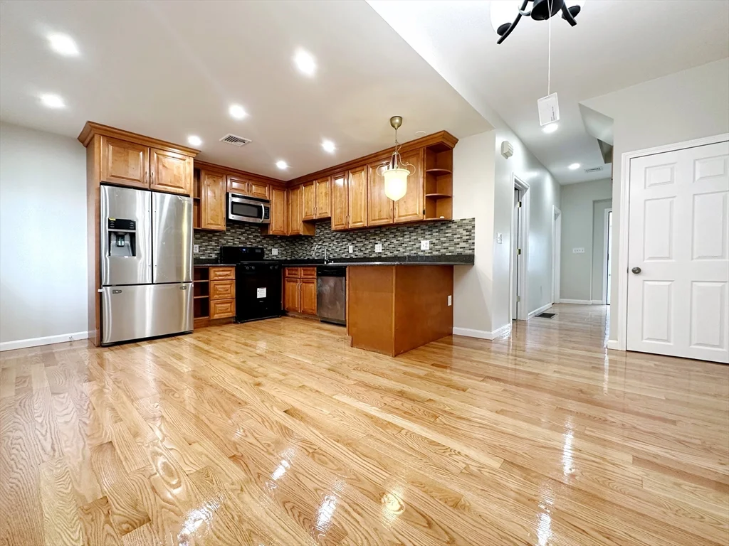 3 bed, 2 bath apartment for rent at 90 George St Unit 90, Roxbury — photo 2 of 18