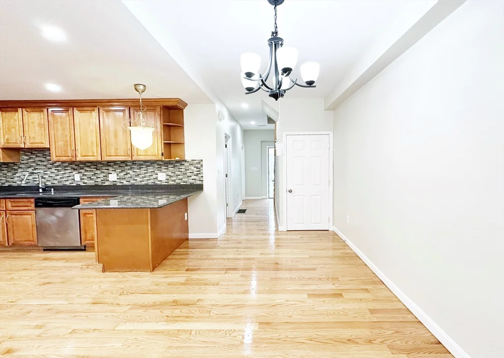 3 bed, 2 bath apartment for rent at 90 George St Unit 90, Roxbury — photo 4 of 18