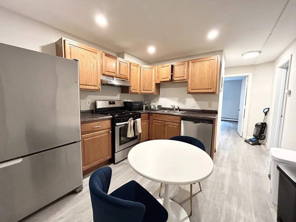 3 bed, 1 bath apartment for rent at 90 Hammond St Unit 1, South End — photo 1 of 6