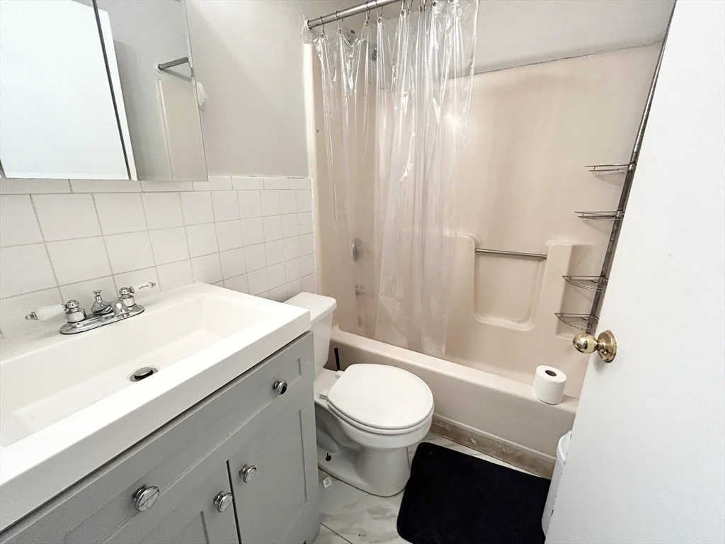 3 bed, 1 bath apartment for rent at 90 Hammond St Unit 1, South End — photo 6 of 6