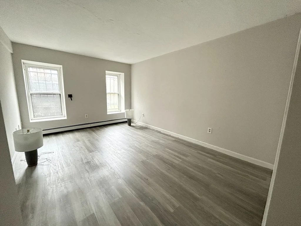 3 bed, 1 bath apartment for rent at 90 Hammond St Unit 1, South End — photo 4 of 6