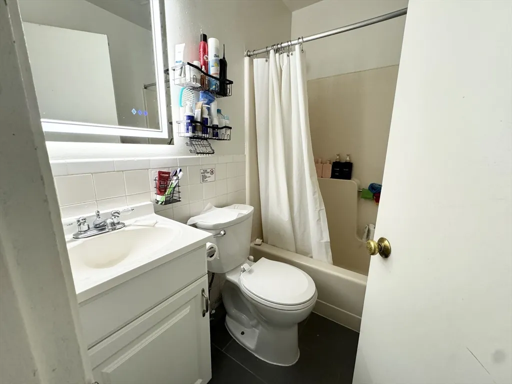 3 bed, 1 bath apartment for rent at 90 Hammond St Unit 2, South End — photo 5 of 5