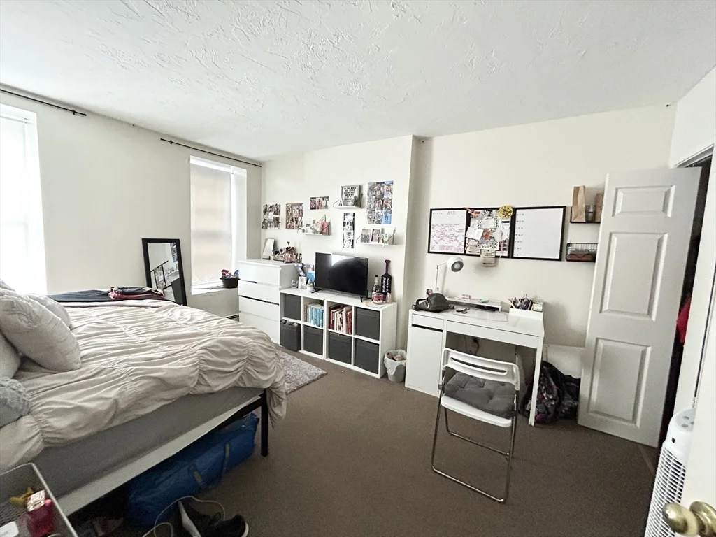 3 bed, 1 bath apartment for rent at 90 Hammond St Unit 3, South End — photo 5 of 8