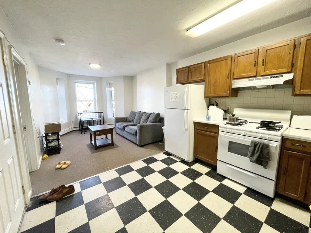 3 bed, 1 bath apartment for rent at 90 Hammond St Unit 4, South End — photo 2 of 7