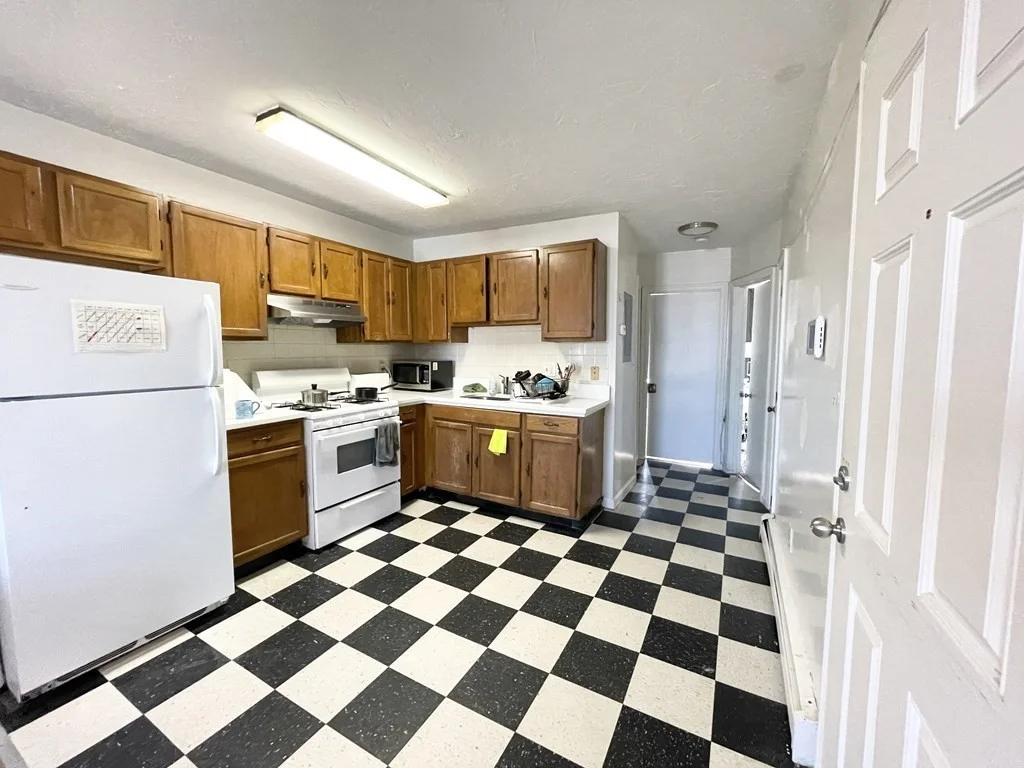 3 bed, 1 bath apartment for rent at 90 Hammond St Unit 4, South End — photo 1 of 7