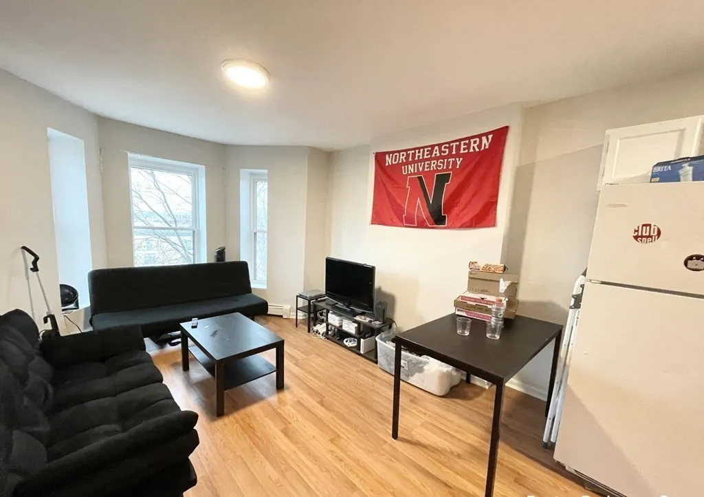 3 bed, 1 bath apartment for rent at 90 Hammond St Unit 5, South End — photo 2 of 6