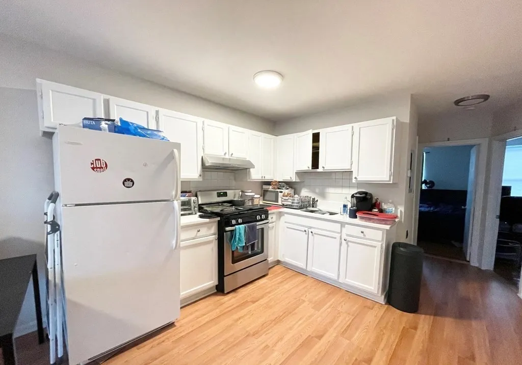 3 bed, 1 bath apartment for rent at 90 Hammond St Unit 5, South End — photo 1 of 6