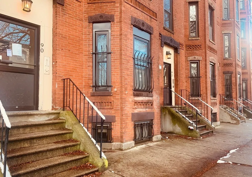 3 bed, 1 bath apartment for rent at 90 Hammond St Unit 5, South End — photo 6 of 6