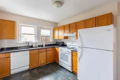 5 bed, 2 bath apartment for rent at 90 Harriet St Unit Left, Brighton