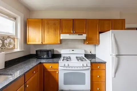 5 bed, 2 bath apartment for rent at 90 Harriet St Unit Left, Brighton — photo 14 of 18