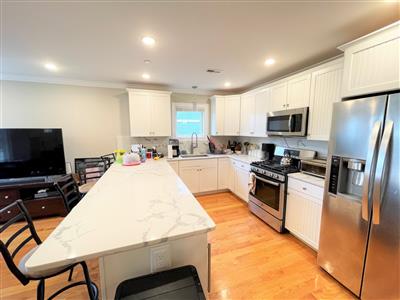 4 bed, 2 bath apartment for rent at 90 Holland St Unit 2, Davis Square — photo 4 of 22