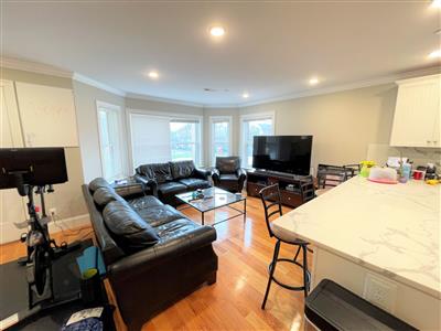 4 bed, 2 bath apartment for rent at 90 Holland St Unit 2, Davis Square — photo 5 of 22