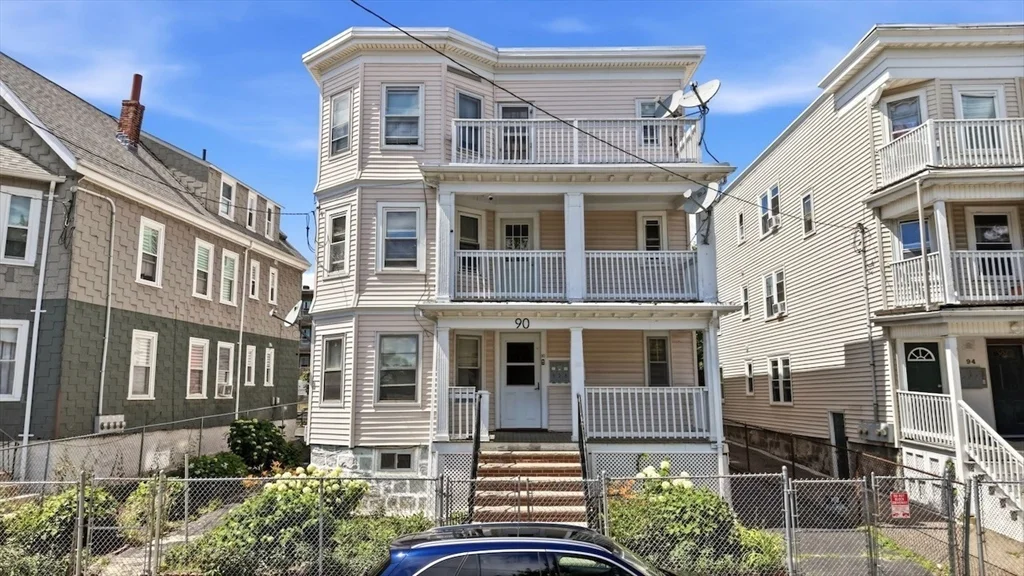 4 bed, 1 bath apartment for rent at 90 Homes Ave Unit 2, Dorchester