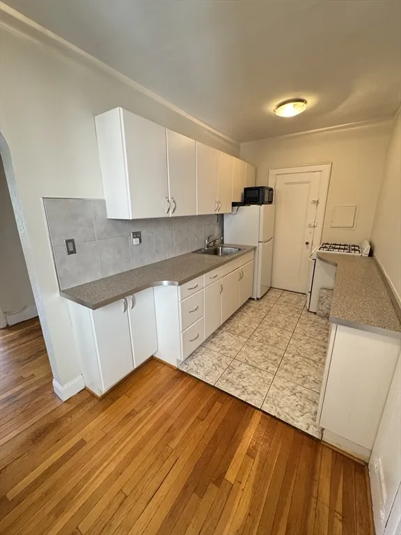 1 bed, 1 bath apartment for rent at 90 Kilsyth Rd Unit 3, Brighton